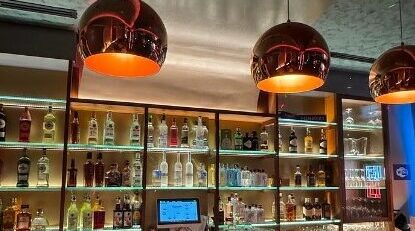 Para más información y reservas, puedes encontrarnos en Camí Ral, s/n, 08330 Premià de Mar, Barcelona. ¡Nos vemos pronto en El Club!