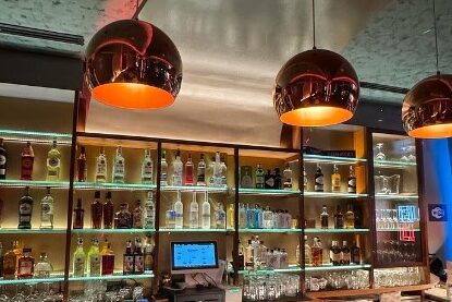 Para más información y reservas, puedes encontrarnos en Camí Ral, s/n, 08330 Premià de Mar, Barcelona. ¡Nos vemos pronto en El Club!